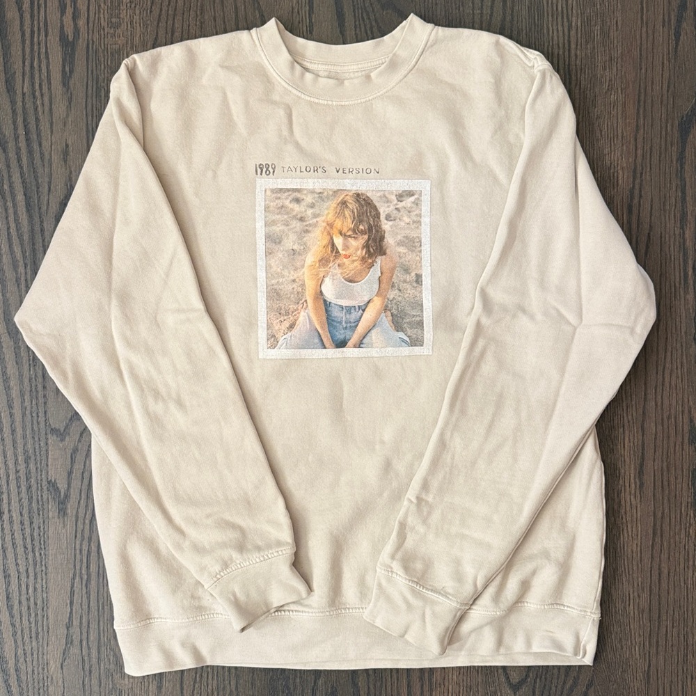 Taylor Swift Cream '1989 (Taylor's Version)' Graphic Sweatshirt